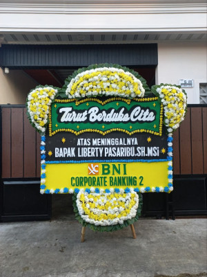 Papan Bunga Duka di Sahu Timur