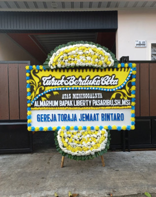 Papan Bunga Duka di Sahu Timur