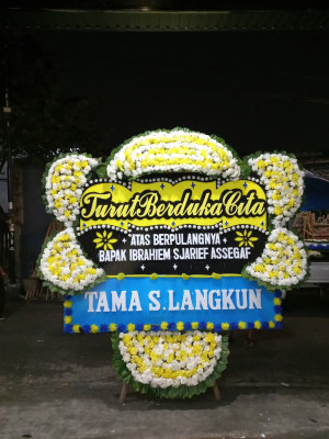 Papan Bunga Duka di Sahu Timur